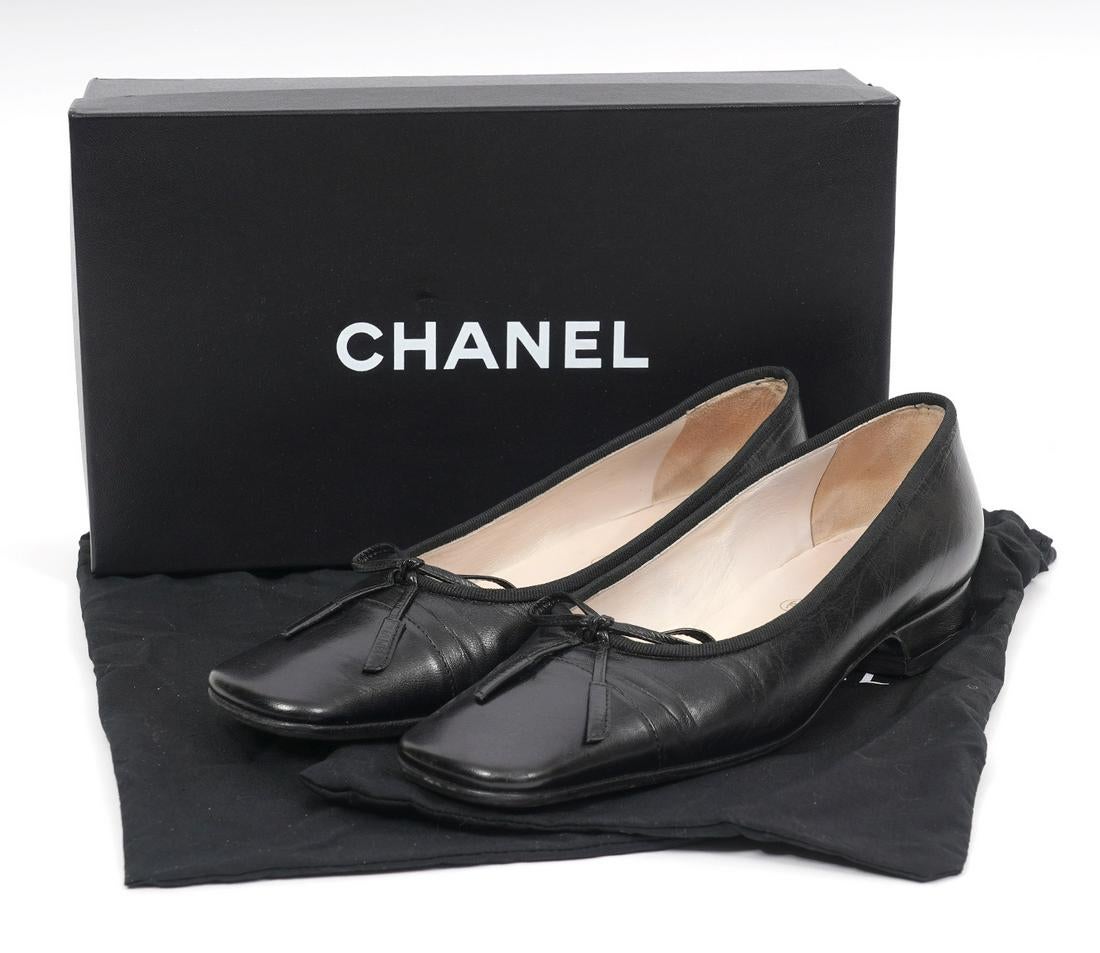 Chanel Vintage Black and Beige Pearl Heels Size 355 UK 25  Classic  Couture